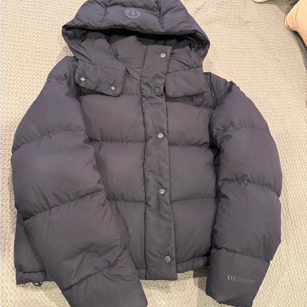 lululemon athletica black cropped wunder puff